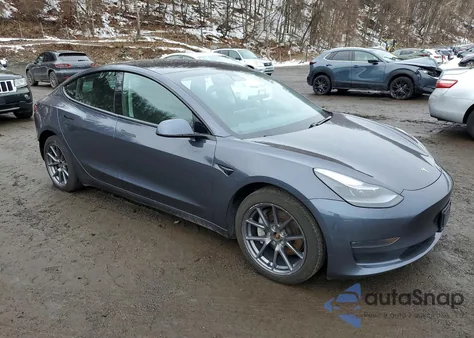 2021 Tesla Model 3 z USA, uszkodzony, nr VIN 5YJ3E1EB1MF974107